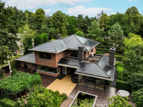 nstallateur: Volt4U / Energieopwekken.nu. Periode 2023. Product Wevolt X-Roof. Aantal 300. Renovatie villa met Wevolt X-Roof | Bilthoven