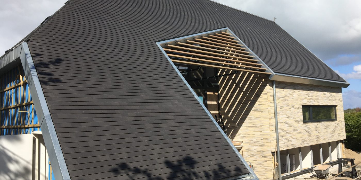 Leipan 301 blauw gesmoord. Architect: Zeelenberg, Ouddorp. Opdrachtgever: Particulier. Aannemer: Bouwbedrijf Meliskerke, Aagtekerke. Dakdekker: Jobse, Middelburg. Nieuwbouw villa | Domburg